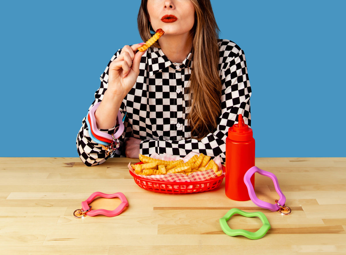 Wavy Bracelet Key Ring: Gold / Wavy - Black